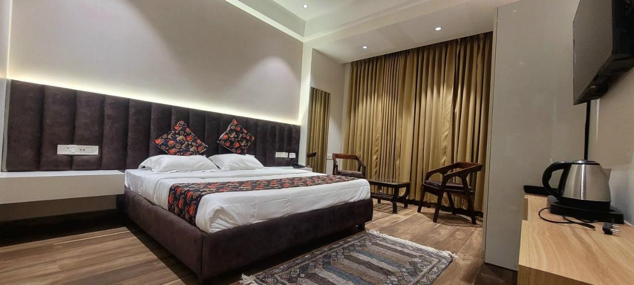 Hotel Alpine Plaza Shahpur  ภายนอก รูปภาพ